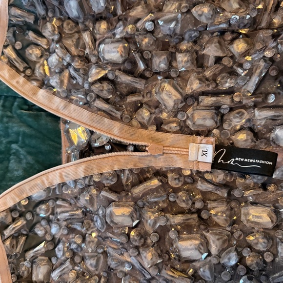 MEWMEWS XL 2 piece full rhinestone set. - Picture 6 of 6